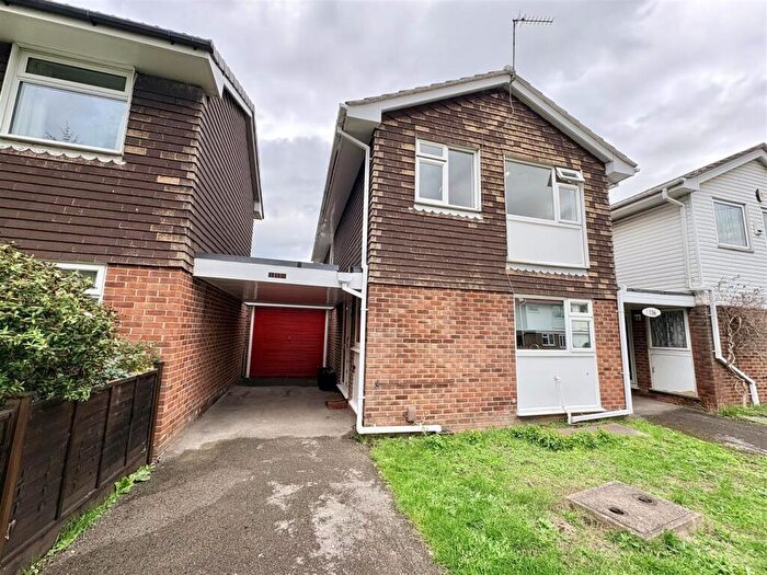 4 Bedroom Link Detached House To Rent In Waltham Close, West Bridgford, Nottingham, NG2