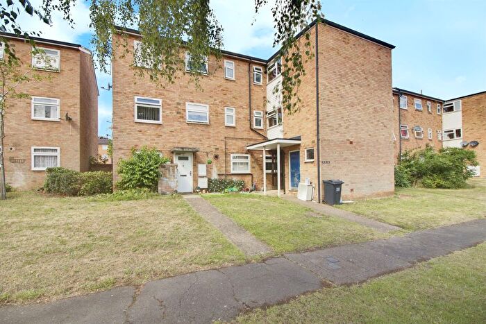 2 Bedroom Flat For Sale In New Wood, Welwyn Garden City, AL7