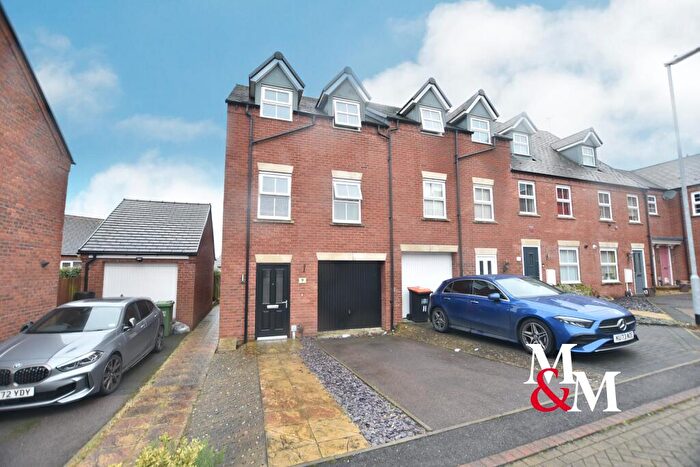 4 Bedroom Town House To Rent In Heron Road, LU7