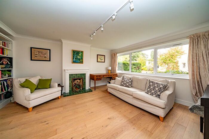 4 Bedroom Detached House For Sale In The Dell, St. Albans, AL1