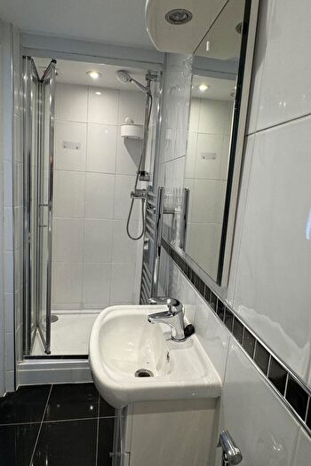 4 Bedroom Terraced House To Rent In Hunters Way, Croydon, CR0