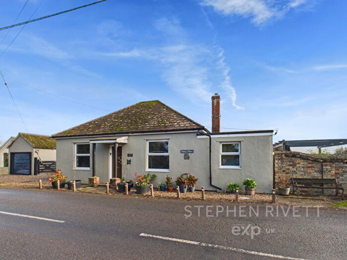 2 Bedroom Detached Bungalow For Sale In The Causeway, Hitcham, IP7