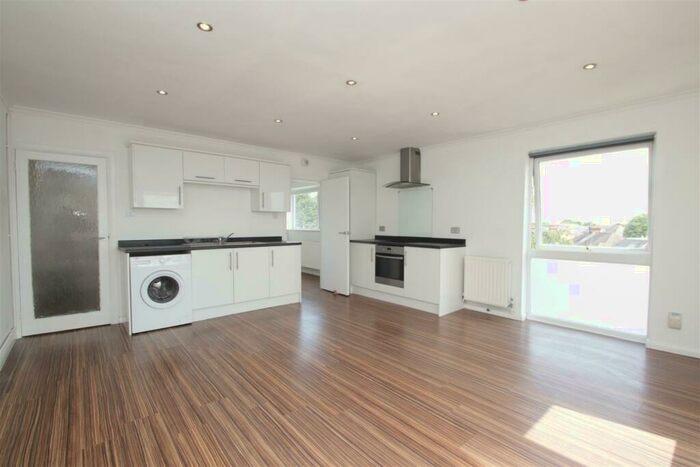1 Bedroom Flat To Rent In Avalon Close, Enfield, EN2
