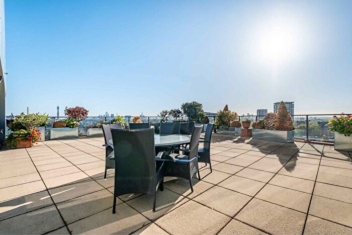 4 Bedroom Maisonette For Sale In Praed Street, London, W2