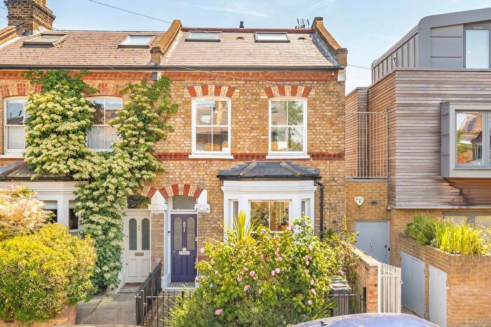 4 Bedroom End Of Terrace House For Sale In Turret Grove, Clapham, SW4