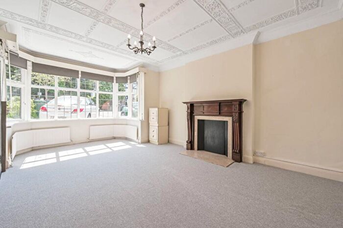 4 Bedroom Flat To Rent In Armitage Road, Golders Green, London, NW11