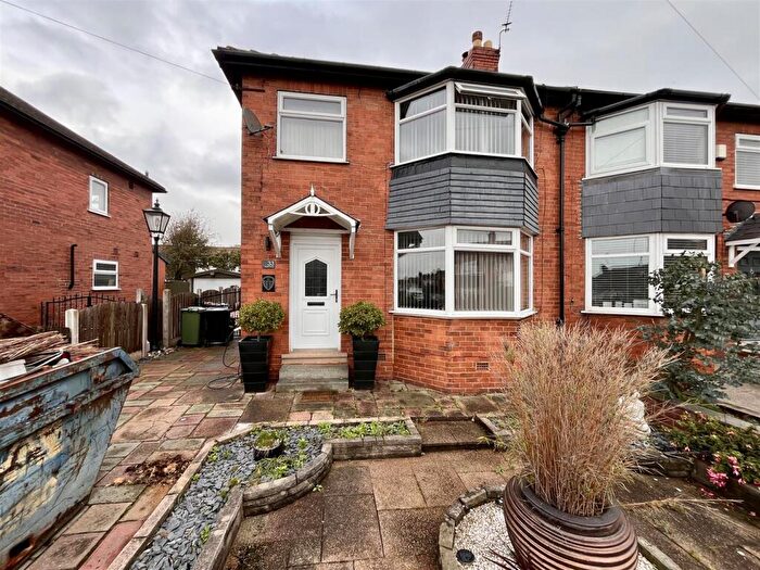 3 Bedroom Semi-Detached House For Sale In Detroit Avenue, Leeds, LS15