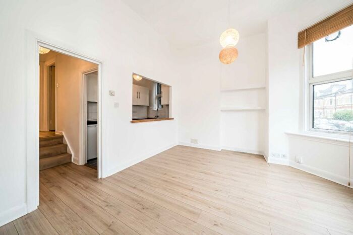 1 Bedroom Flat For Sale In Tierney Road, Streatham, SW2