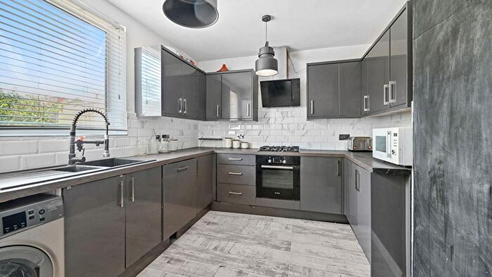 3 Bedroom Terraced House For Sale In Retford, Romford, RM3
