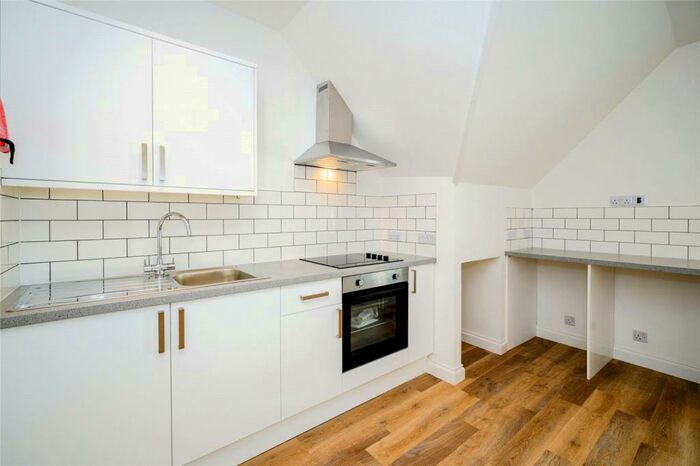 1 Bedroom Flat To Rent In Headland Park, Plymouth, Devon, PL4