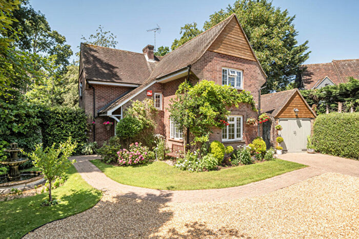 4 Bedroom Detached House For Sale In South Close, Havant, PO9