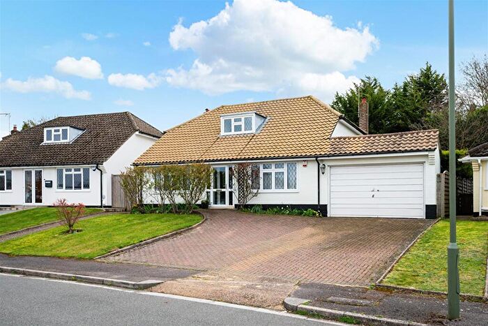 3 Bedroom Chalet For Sale In Shelley Close, Banstead, SM7