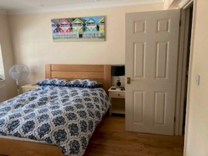 Studio To Rent In Goose Green, Wick Hill, RG40