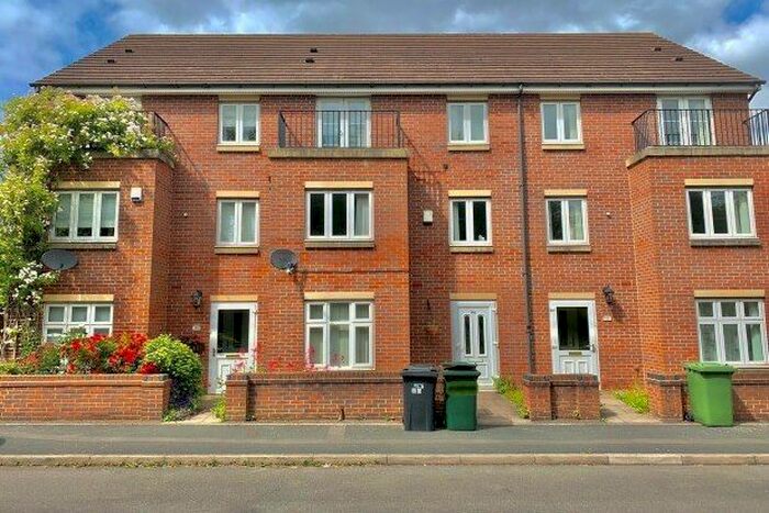 3 Bedroom Town House To Rent In Greenock Crescent, Wolverhampton, WV4