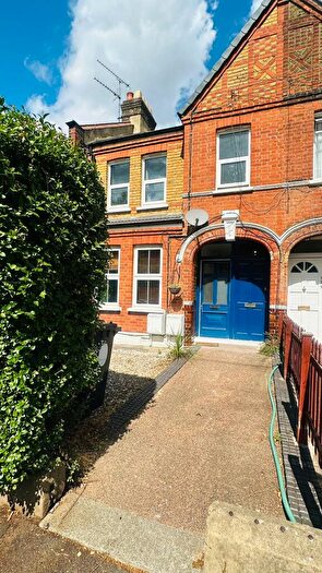 3 Bedroom Maisonette To Rent In Warner Road, Walthamstow, Waltham Forest, E17