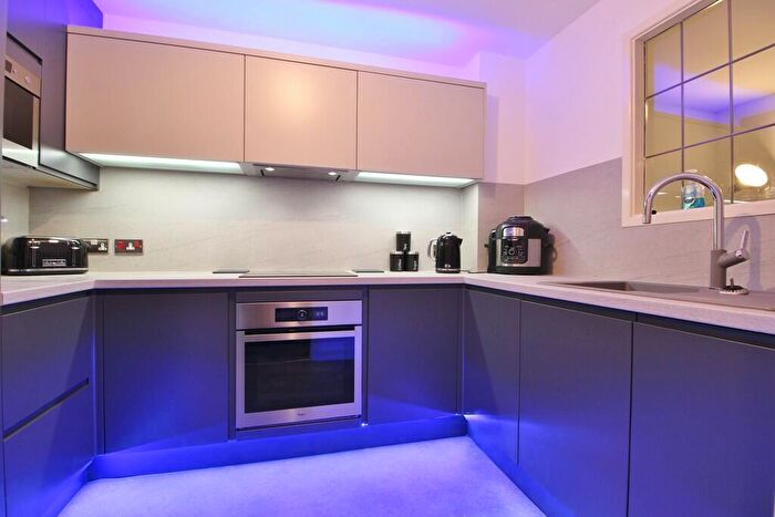 2 Bedroom Apartment For Sale In Stretford Road, Manchester, M15