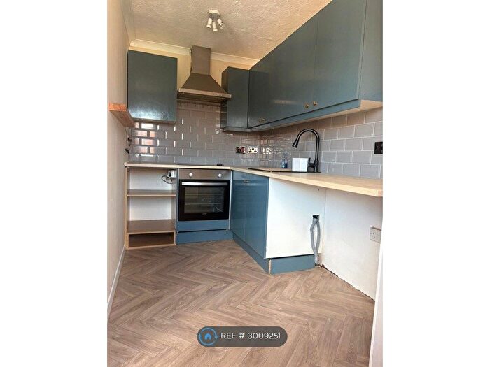 1 Bedroom Flat To Rent In Alma Road, Sheerness, ME12