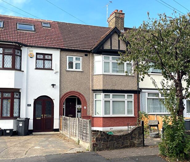 3 Bedroom Terraced House For Sale In Bawdsey Avenue, Ilford, IG2