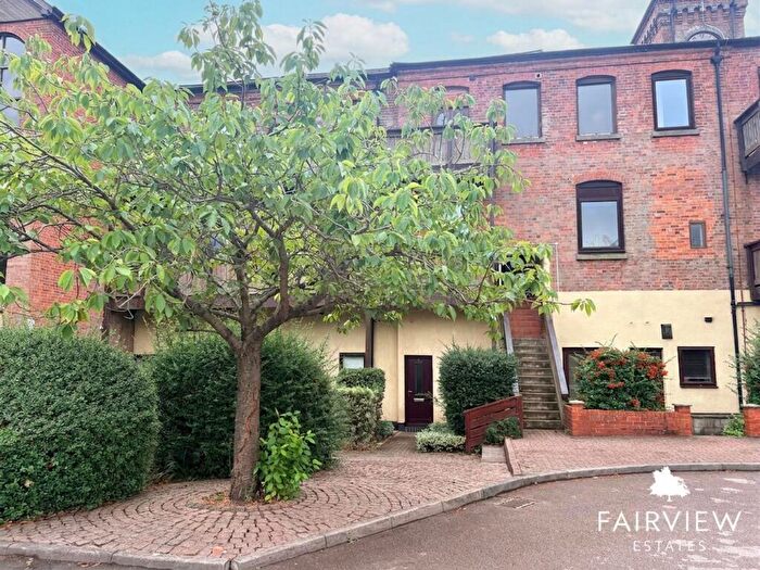 2 Bedroom Flat To Rent In Leen Court, Nottingham, NG7