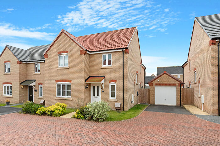 4 Bedroom Detached House For Sale In Bartlett Close, Corby, Northamptonshire, NN18