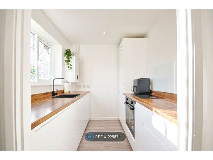 2 Bedroom End Of Terrace House To Rent In Albacore Avenue, Warsash, Southampton, SO31