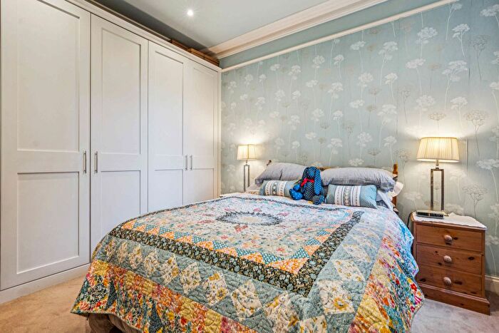 2 Bedroom Flat For Sale In Balliol Road, W10