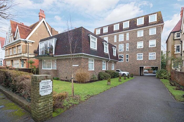 2 Bedroom Flat To Rent In Grimston Gardens, Folkestone, CT20