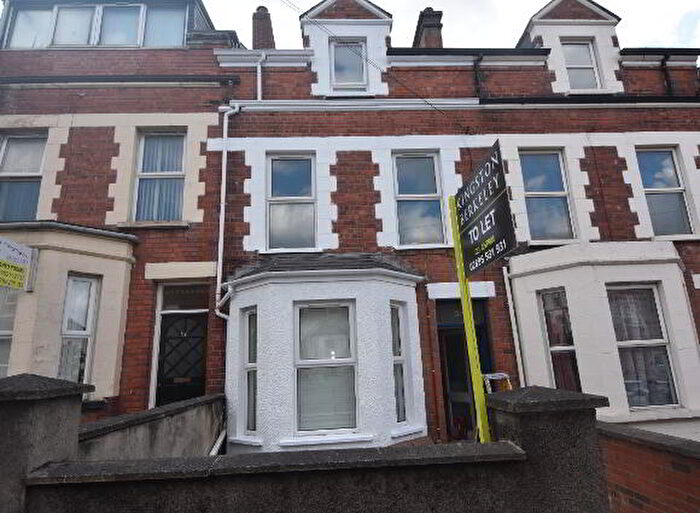 3 Bedroom Apartmentses For Sale In A & B ( Bed & Bed Apts), Tates Avenue, Belfast, BT9
