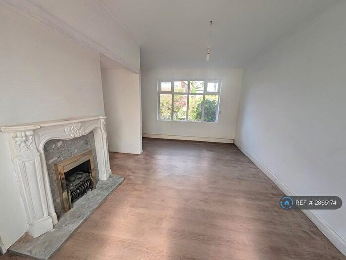 3 Bedroom Semi-Detached House To Rent In Prestwich, Manchester, M25