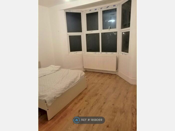 4 Bedroom Flat To Rent In Brownhill Road, London, SE6