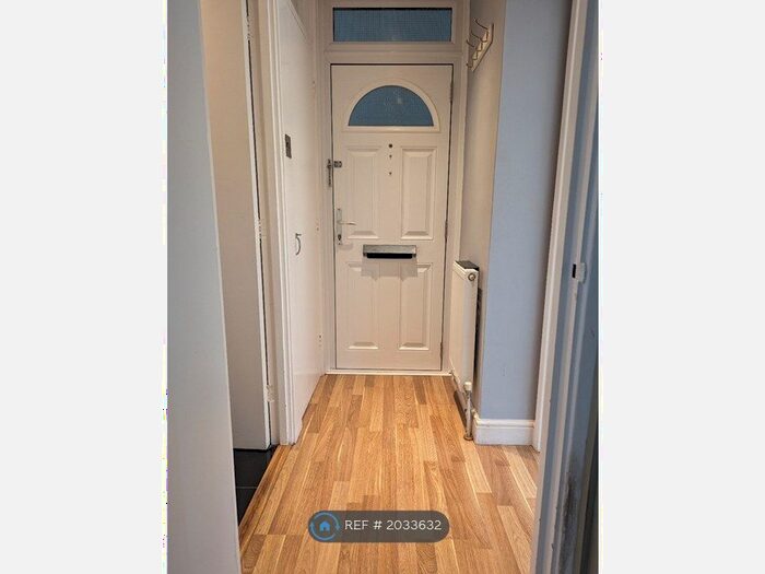 Studio To Rent In Longfield, Harlow, CM18