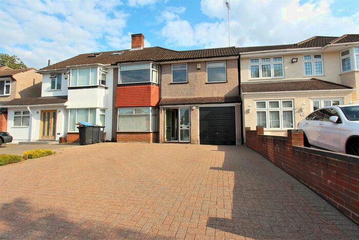 4 Bedroom Semi-Detached House To Rent In Lonsdale Drive, Oakwood, EN2
