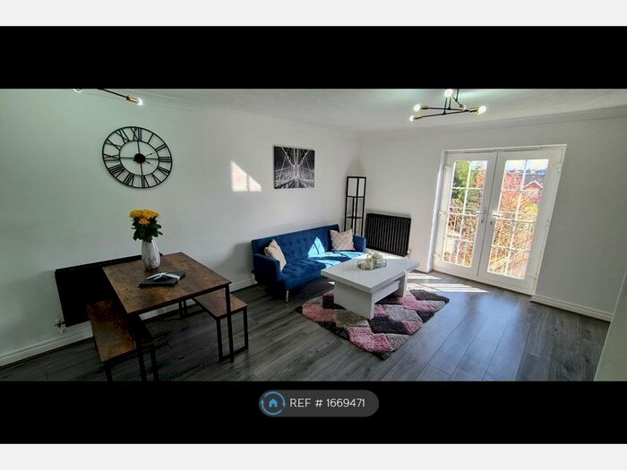 2 Bedroom Flat To Rent In Kensington Way, Leeds, LS10