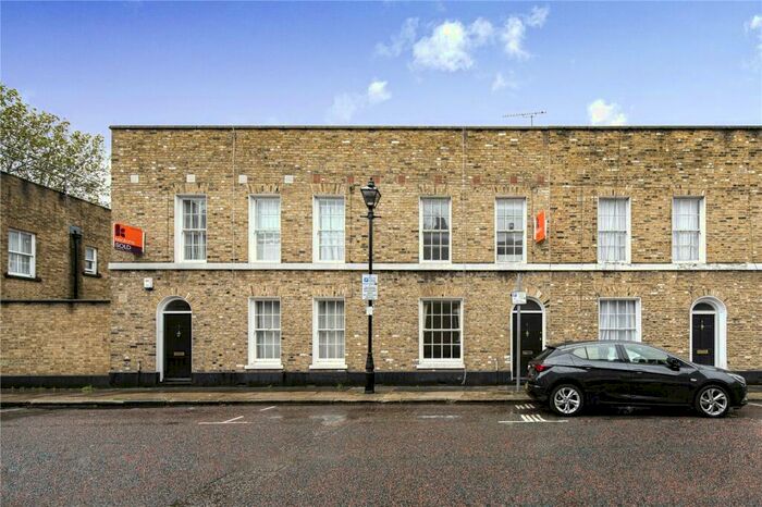 3 Bedroom House To Rent In Barnes Street, Limehouse, London, E14