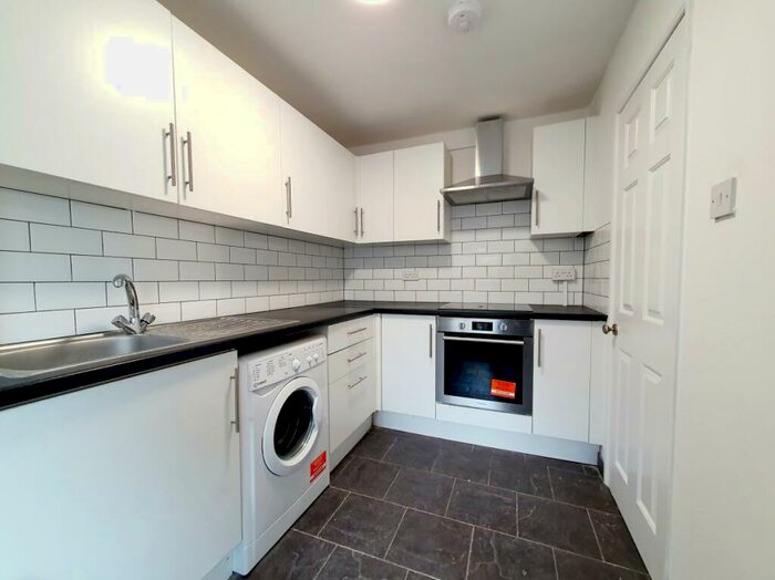 3 Bedroom Semi-Detached House To Rent In Lavender Hill, Enfield, Enfield, EN2