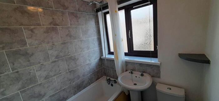 2 Bedroom End Of Terrace House To Rent In Castle Court Castle Street, Grimsby, DN32