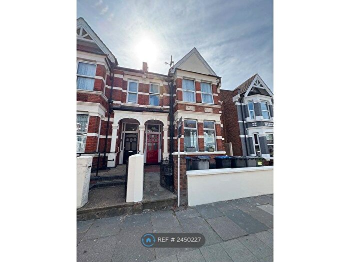 3 Bedroom Flat To Rent In Brent, London, NW10