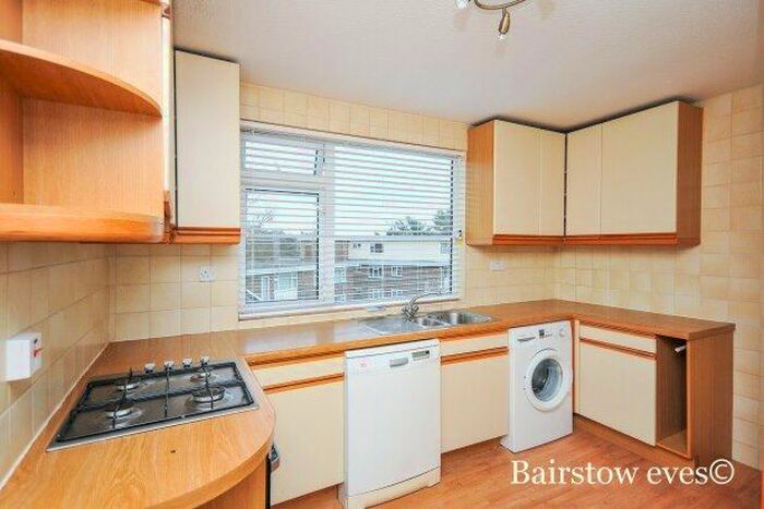 3 Bedroom Flat To Rent In Bramley Hyrst, South Croydon, CR2