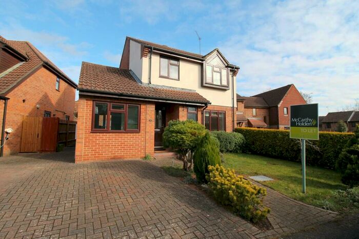 3 Bedroom Detached House To Rent In Beveren Close, Ancells Farm, Fleet, GU51