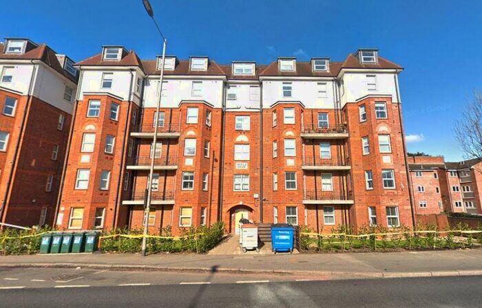 2 Bedroom Flat To Rent In Sheila House, North Circular Road, Golders Green, NW11