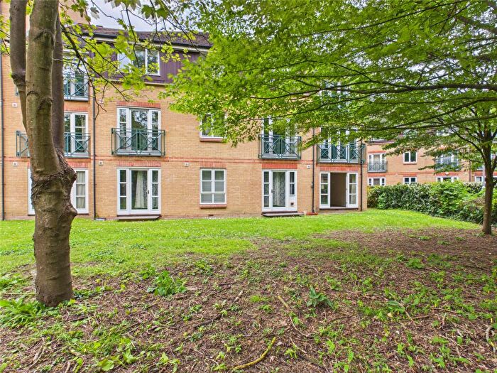 2 Bedroom Flat For Sale In Faraday Road, Guildford, Surrey, GU1