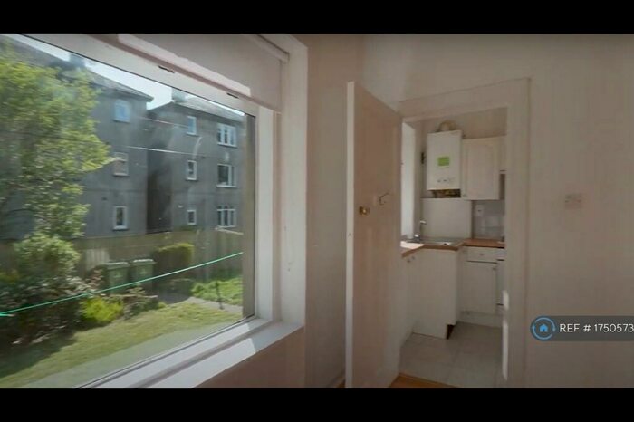 3 Bedroom Flat To Rent In Penrith Drive, Glasgow, G12