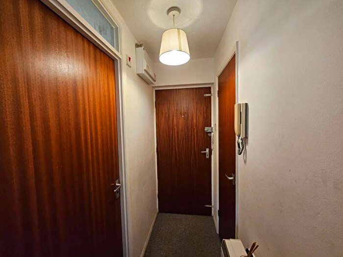 1 Bedroom Flat To Rent In Paddock Close, Bristol, BS32