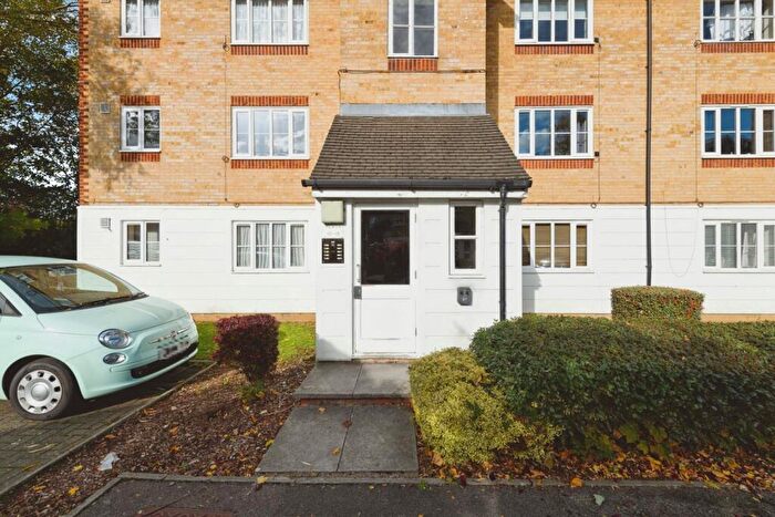 1 Bedroom Flat For Sale In Chipstead Close, Sutton, Surrey, SM2
