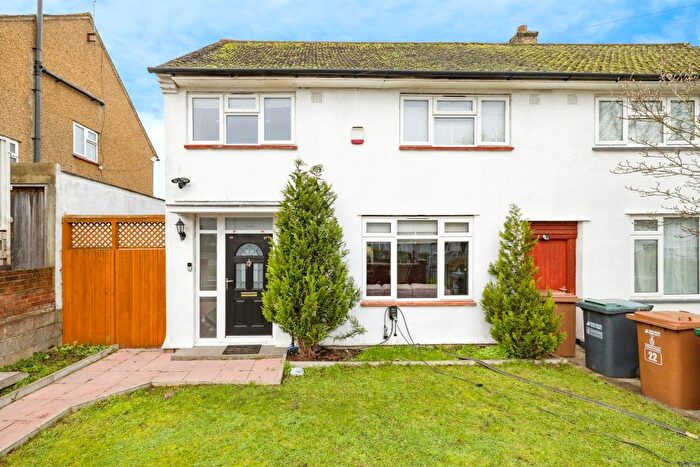 3 Bedroom End Terrace House For Sale In Barnhurst Path, Watford, WD19