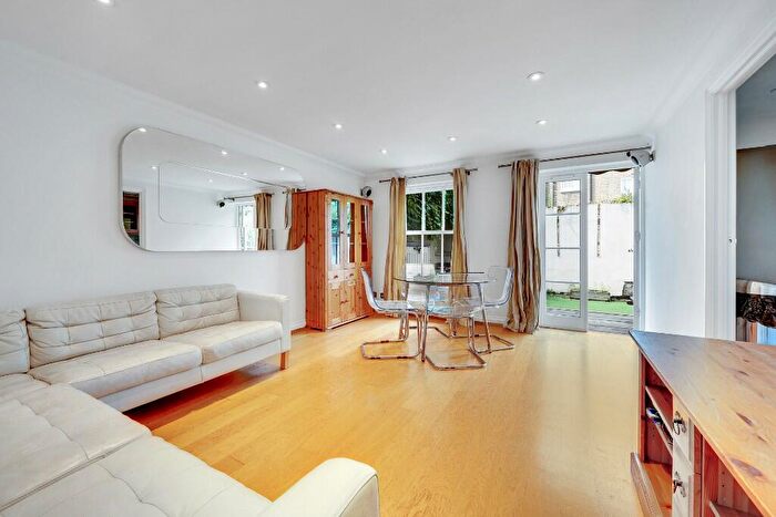 2 Bedroom Flat To Rent In Bramwell Mews, London, N1