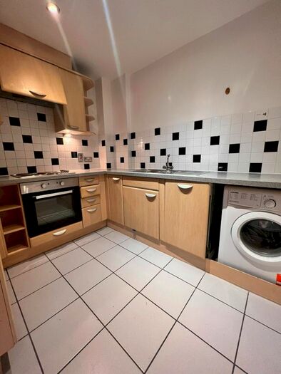 2 Bedroom Flat To Rent In Onyx Mews, London, E15