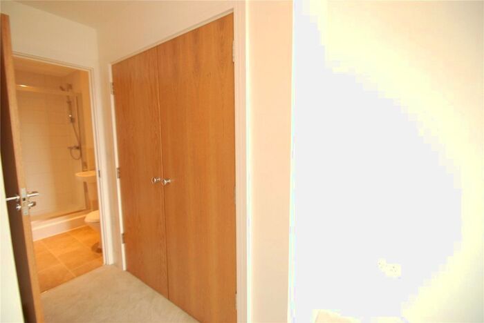2 Bedroom Flat For Sale In Station View, Guildford, GU1