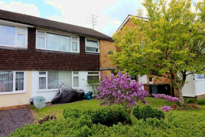 2 Bedroom Maisonette To Rent In Green Oaks, Luton, Bedfordshire, LU2