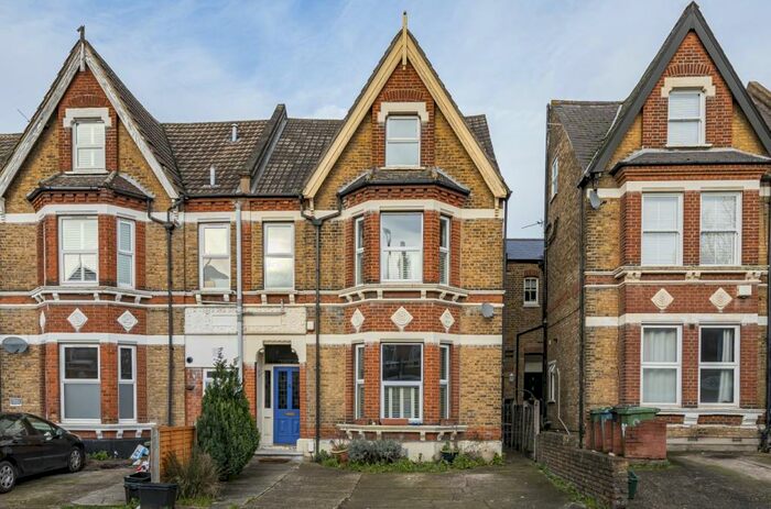 5 Bedroom Semi-Detached House To Rent In Manor Road Beckenham, BR3